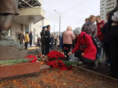 Праздничный митинг, посвящённый 5-летию установки памятника фронтовой медсестре